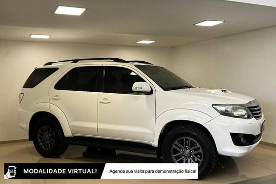 TOYOTA HILUX 3.0 SRV 4X4 CD 16V TURBO INTERCOOLER DIESEL 4P AUTOMÁTICO TOYOTA HILUX 3.0 SRV 4X4 CD 16V TURBO INTERCOOLER DIESEL 4P AUTOMÁTICO